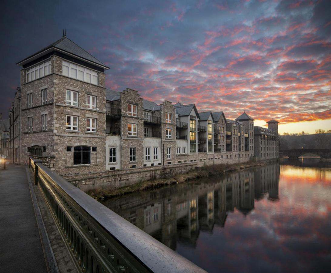 Luxury Riverside Apartment In Kendal Exterior photo