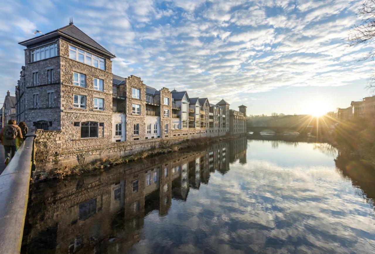 Luxury Riverside Apartment In Kendal Exterior photo